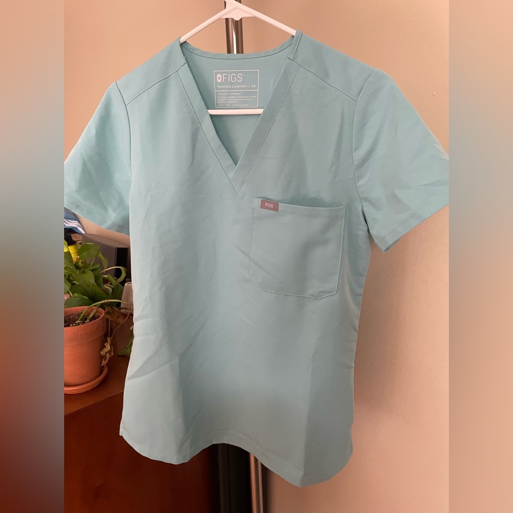 Women’s Figs Catarina one pocket scrub top, XS seaglass
